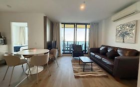 2-Bedroom Waterview Apartment In Cbd